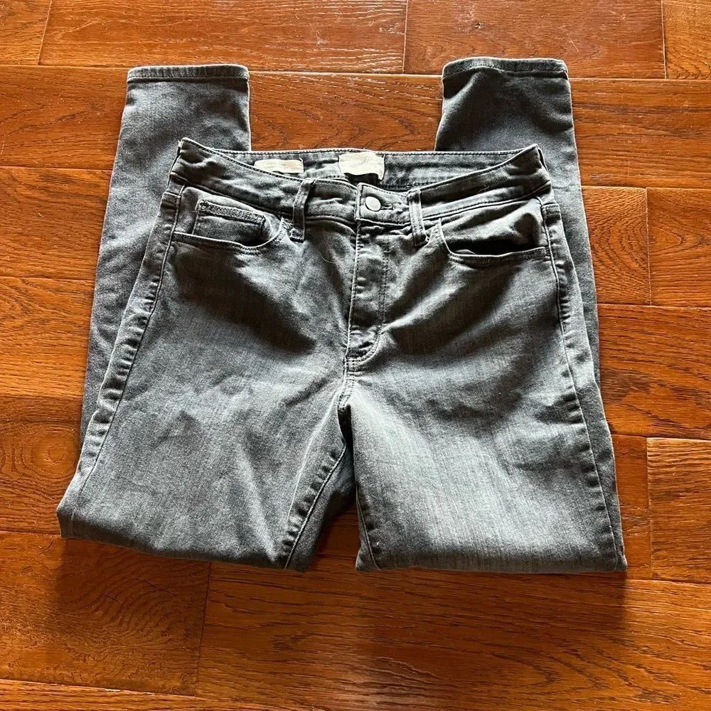 Universal Thread size 10 women’s gray jeans